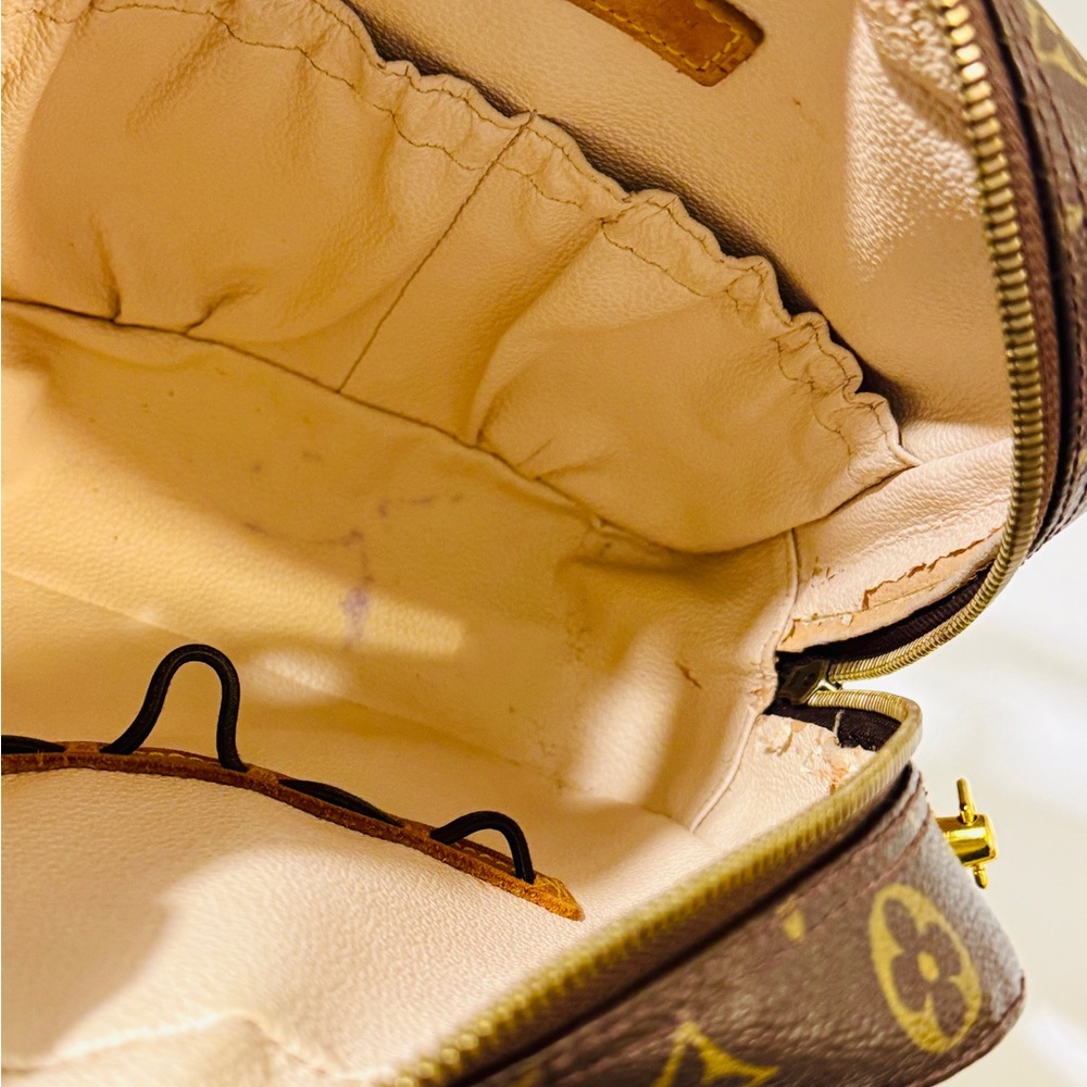 Louis Vuitton monogram hand bag can be attached a strap on it to be shoulder bag - Picture 11 of 16